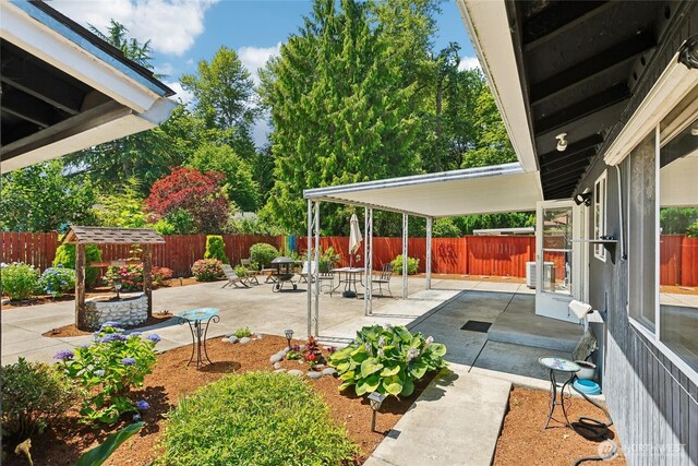 1106 SE 26th St, Auburn, WA 98002 - fenced backyard featuring a patio area
