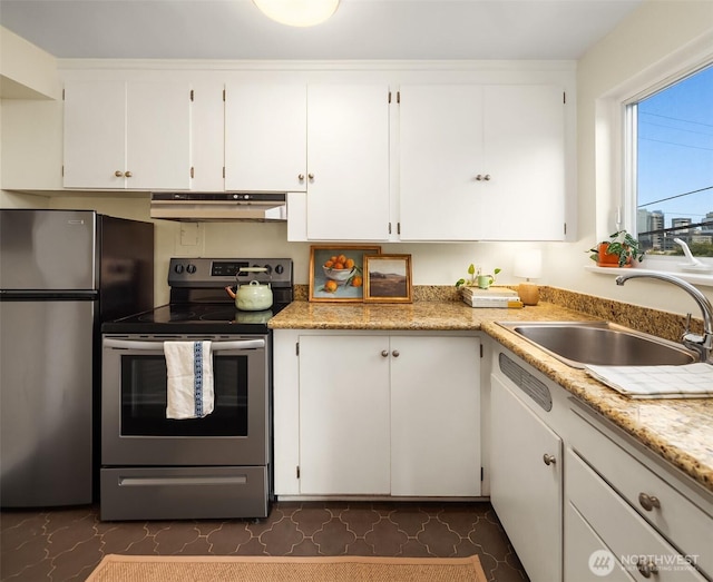 228 Aloha St Unit 403, Seattle, WA 98109 - kitchen featuring stainless steel appliances, under cabinet range hood, and white cabinetry