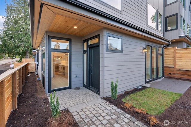 1261 NE 100th St, Seattle, WA 98125 - doorway to property with a patio