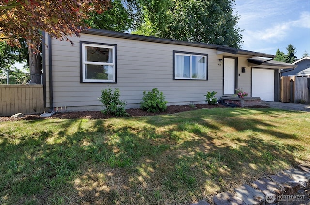 418 Jefferson St, Centralia, WA 98531 - ranch-style home featuring an attached garage