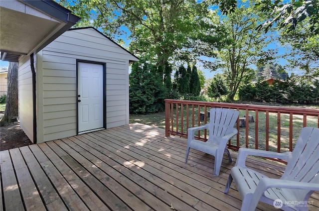 418 Jefferson St, Centralia, WA 98531 - wooden terrace with an outdoor structure