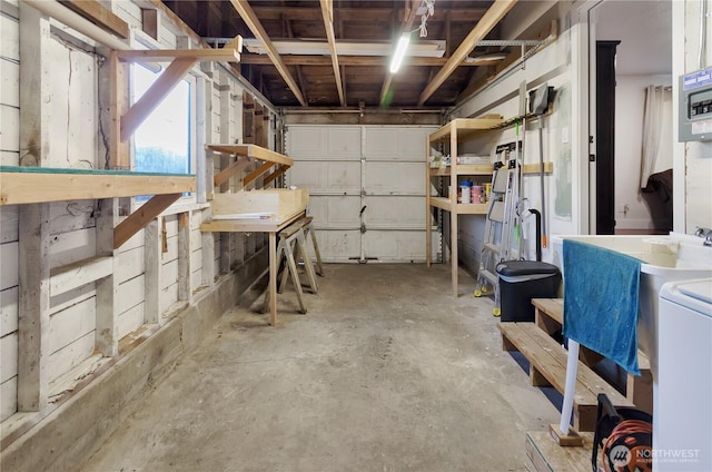 418 Jefferson St, Centralia, WA 98531 - garage featuring washer / clothes dryer