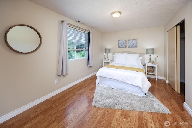 2537 Kristine Ct, Centralia, WA 98531 - bedroom featuring wood finished floors and a textured ceiling