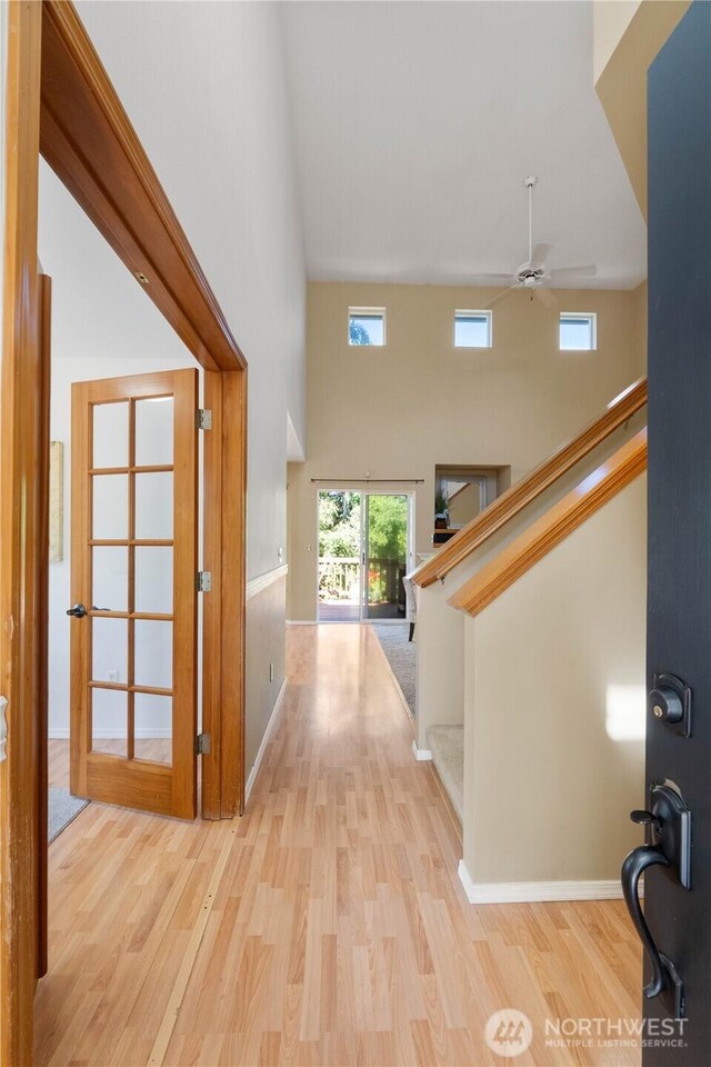 2819 Z St SE, Auburn, WA 98002 - entrance foyer featuring light wood-style floors, stairway, ceiling fan, and a high ceiling