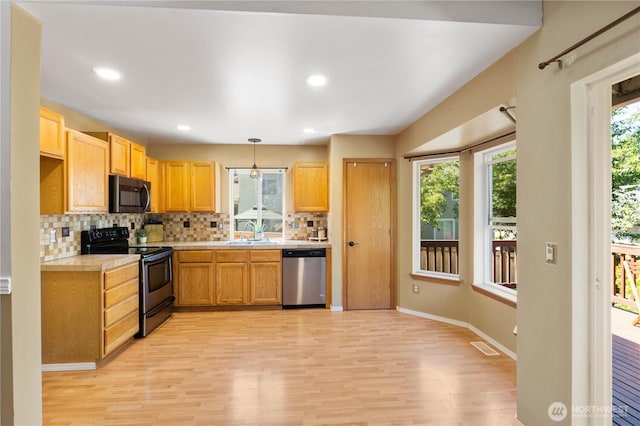 2819 Z St SE, Auburn, WA 98002 - kitchen with range with electric cooktop, dishwasher, light countertops, tasteful backsplash, and light wood-type flooring