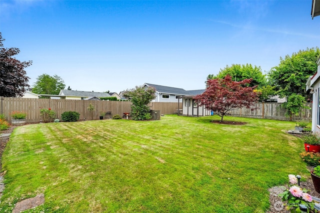1702 7th Ave SW, Puyallup, WA 98371 - fenced backyard featuring an outdoor structure