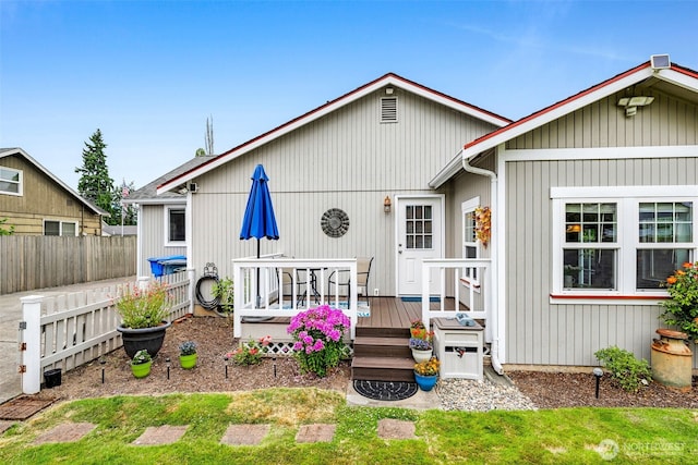 1702 7th Ave SW, Puyallup, WA 98371 - back of property featuring a wooden deck