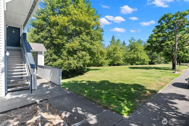 33020 10th Ave SW Unit M302, Federal Way, WA 98023 - view of green lawn featuring stairs