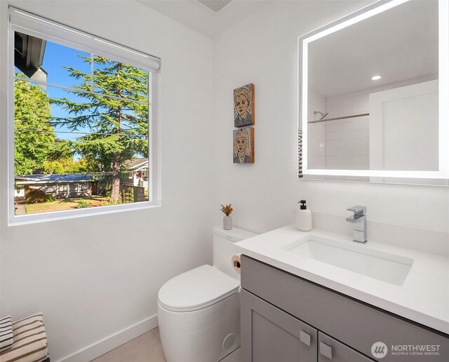 10419 41st Ave SW Unit A & B, Seattle, WA 98146 - bathroom featuring vanity, a tile shower, and recessed lighting