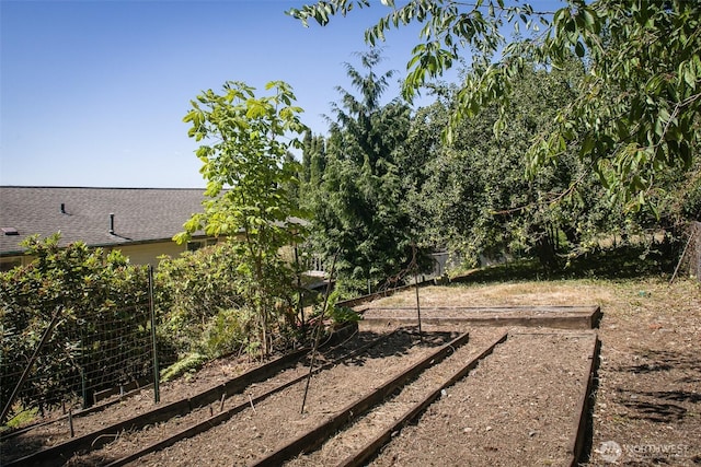 2120 Niagara Dr, Bellingham, WA 98229 - view of yard featuring a garden
