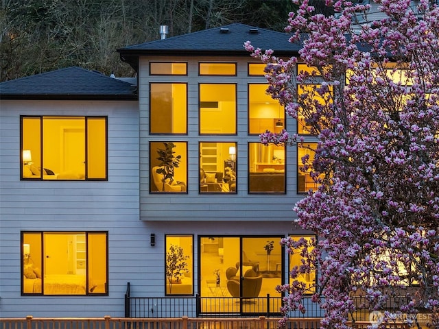 240 W Lake Sammamish Pkwy SE, Bellevue, WA 98008 - back of house with a shingled roof