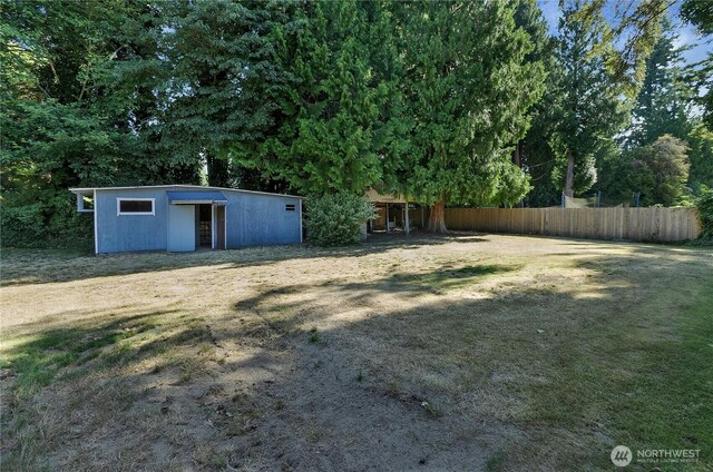 7127 Fair Oaks Loop SE, Olympia, WA 98513 - view of yard featuring an outdoor structure