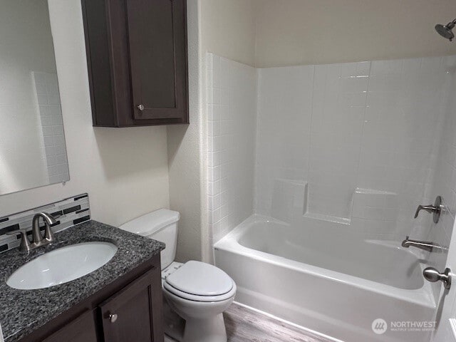 2101 S 324th St Unit 193, Federal Way, WA 98003 - bathroom featuring vanity, shower / bath combination, and wood finished floors