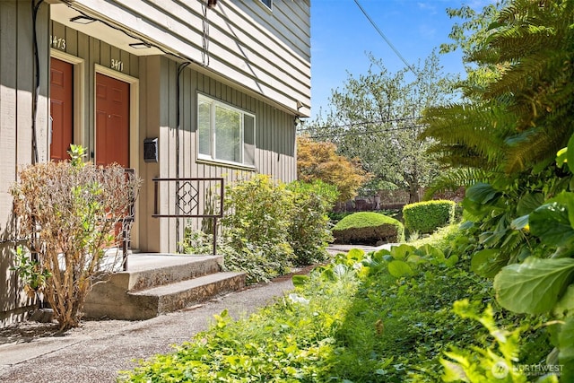 3469 6th Ave W, Seattle, WA 98119 - entrance to property