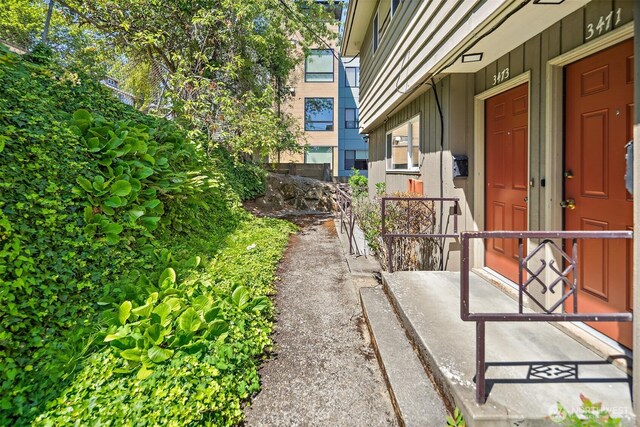 3469 6th Ave W, Seattle, WA 98119 - view of yard