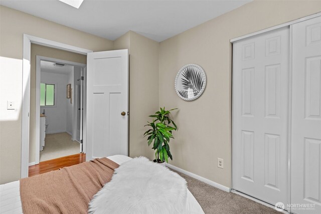 8618 212th St NE, Arlington, WA 98223 - bedroom featuring baseboards and carpet