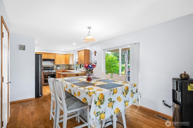 1877 Emerald Way, Lynden, WA 98264 - dining area featuring wood finished floors and recessed lighting