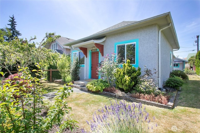 2427 Lincoln St, Bellingham, WA 98225 - bungalow with stucco siding and a front yard