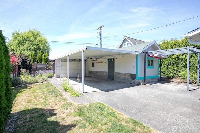 2427 Lincoln St, Bellingham, WA 98225 - view of vehicle parking with a carport and concrete driveway