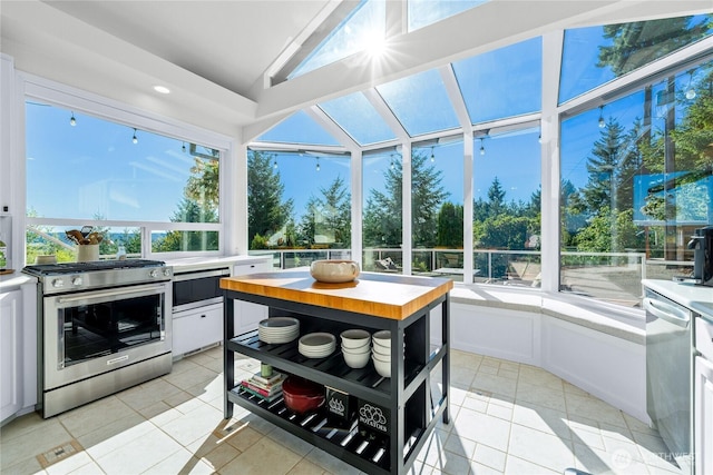 18110 85th St E, Bonney Lake, WA 98391 - sunroom featuring tile patterned flooring, vaulted ceiling, healthy amount of natural light, and recessed lighting
