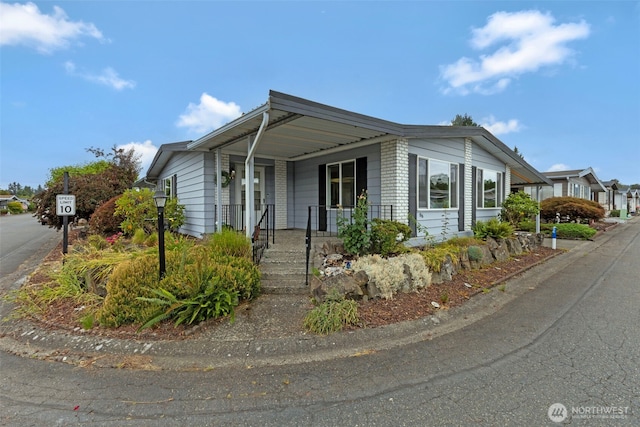 1402 22nd St NE Unit 86, Auburn, WA 98002 - view of front of home featuring a porch and brick siding