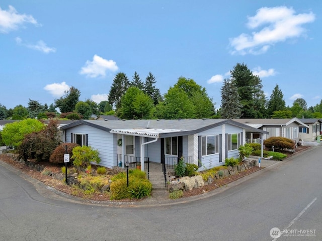 1402 22nd St NE Unit 86, Auburn, WA 98002 - view of front of house featuring a porch