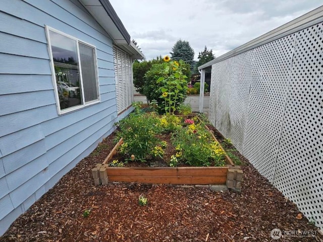 1402 22nd St NE Unit 86, Auburn, WA 98002 - view of yard featuring a garden