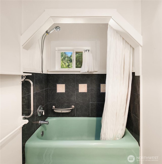 32112 E Bird St, Carnation, WA 98014 - full bath with shower / bath combo with shower curtain