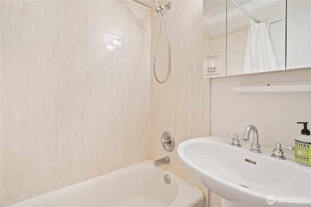 1400 Hubbell Pl Unit 909, Seattle, WA 98101 - full bath featuring a sink and shower / bath combination with curtain
