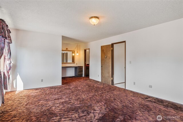17 Jeffery Pl, Longview, WA 98632 - carpeted empty room with built in desk and a textured ceiling