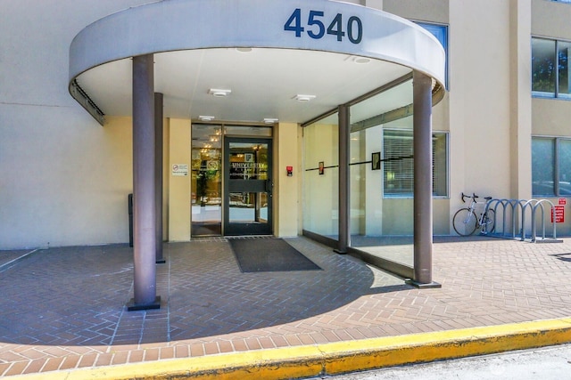 4540 8th Ave NE Unit 202, Seattle, WA 98105 - entrance to property with stucco siding