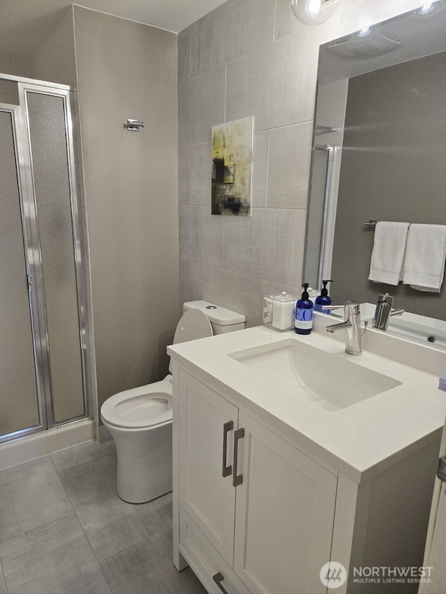 4540 8th Ave NE Unit 202, Seattle, WA 98105 - full bath featuring vanity, tile walls, and a stall shower
