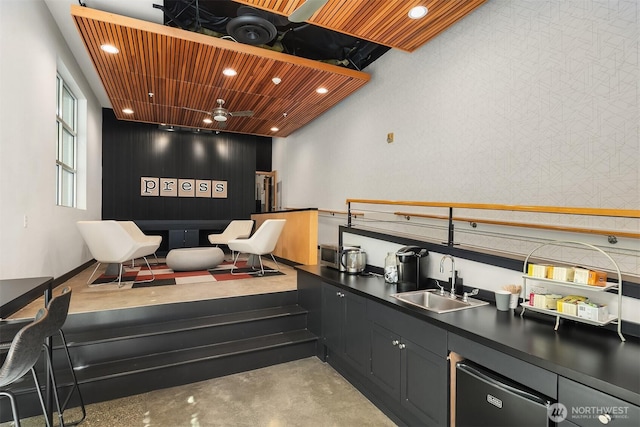 1610 Belmont Ave Unit 314, Seattle, WA 98122 - bar area with concrete floors, fridge, recessed lighting, ceiling fan, and an accent wall