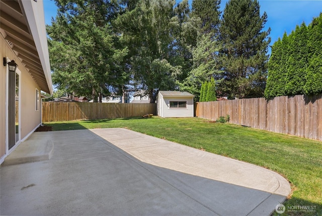 11950 SE 253rd St, Kent, WA 98030 - fenced backyard with a patio area and a shed