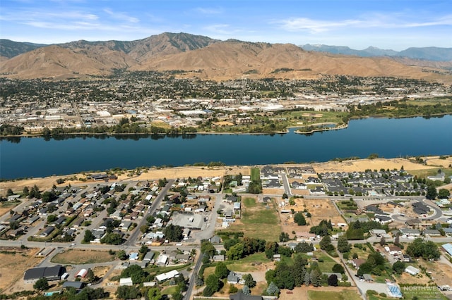 2301 NW Cascade Ave, East Wenatchee, WA 98802 - aerial view of property and surrounding area featuring nearby suburban area and a water and mountain view