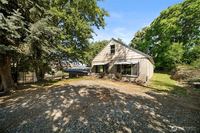 2301 NW Cascade Ave, East Wenatchee, WA 98802 - view of side of property with gravel driveway
