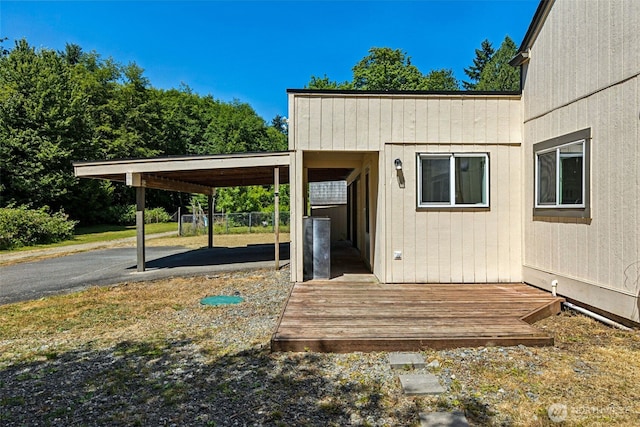 1524 26th Ave NE, Olympia, WA 98506 - deck with a carport