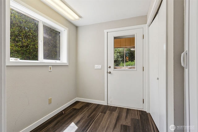 1524 26th Ave NE, Olympia, WA 98506 - entryway featuring dark wood finished floors and baseboards