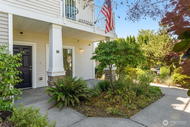 6409 Hazel Ln SE Unit H, Auburn, WA 98092 - entrance to property with a balcony and a porch