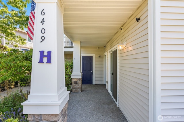 6409 Hazel Ln SE Unit H, Auburn, WA 98092 - view of exterior entry featuring a porch