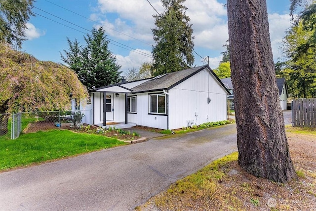1501 58th Ave NE, Tacoma, WA 98422 - ranch-style house featuring driveway