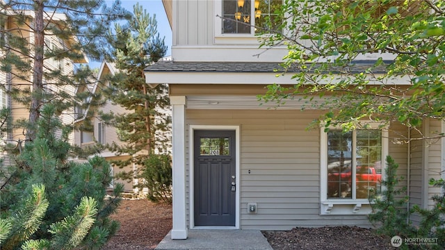 208 Sagebrook Ln, Cle Elum, WA 98922 - entrance to property with board and batten siding