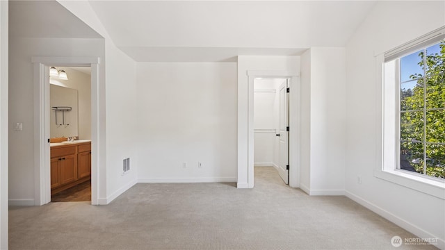 208 Sagebrook Ln, Cle Elum, WA 98922 - unfurnished bedroom featuring light colored carpet, a walk in closet, and ensuite bath