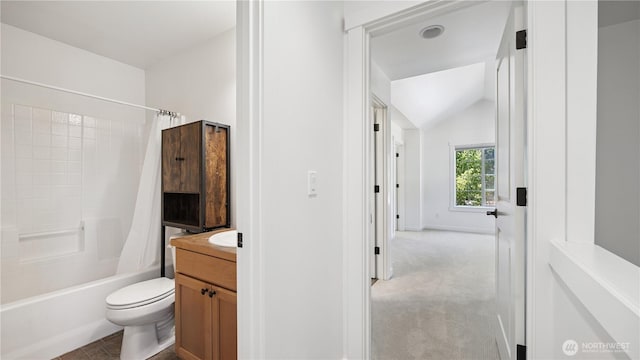 208 Sagebrook Ln, Cle Elum, WA 98922 - full bath featuring vanity, shower / tub combo with curtain, and vaulted ceiling