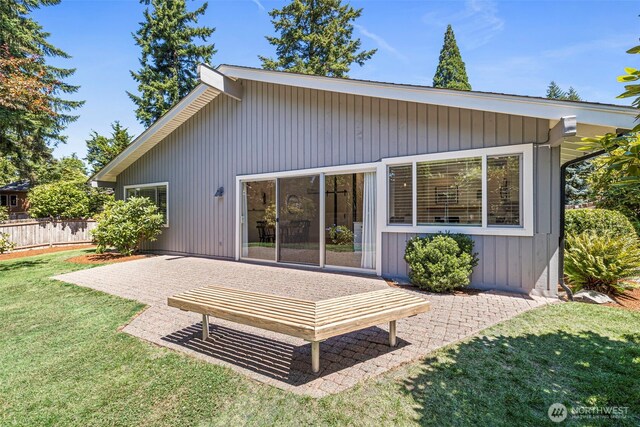 6401 146th Ave NE, Redmond, WA 98052 - back of property with a patio area