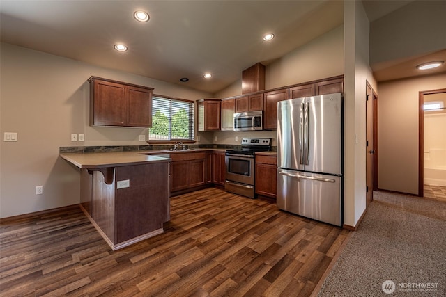 2124 Citation Loop, Wenatchee, WA 98801 - kitchen featuring stainless steel appliances, a peninsula, lofted ceiling, dark wood-style floors, and recessed lighting