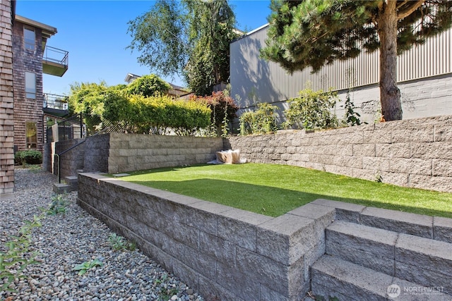 2035 Waverly Pl N, Seattle, WA 98109 - view of yard