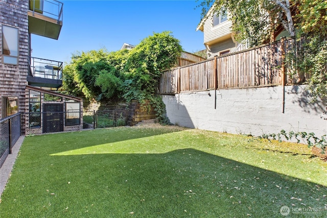 2035 Waverly Pl N, Seattle, WA 98109 - view of fenced backyard