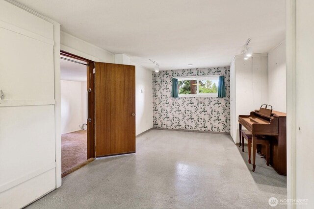 4210 Lakeway Dr, Bellingham, WA 98229 - living area with wallpapered walls