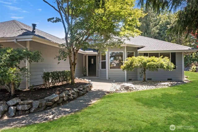 7104 84th St E, Puyallup, WA 98371 - ranch-style house featuring a front yard and roof with shingles